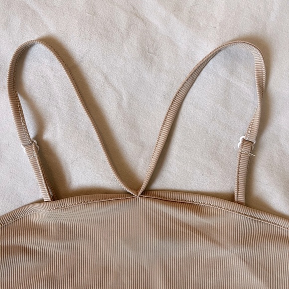 Tan V-Cut Cropped Top - Picture 4 of 6